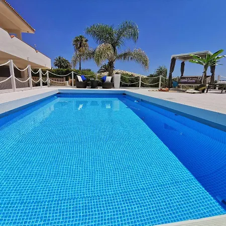Arenile: Beachfront Oasis With Private Sea Access Villa Fontane Bianche
