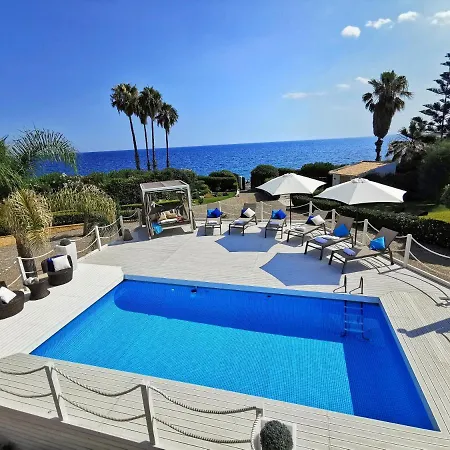 Arenile: Beachfront Oasis With Private Sea Access *