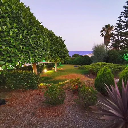 Arenile: Beachfront Oasis With Private Sea Access *