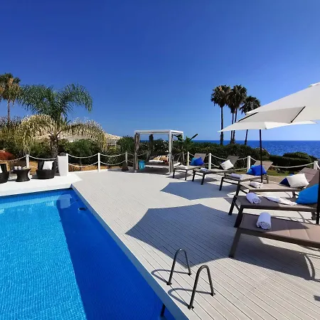 Arenile: Beachfront Oasis With Private Sea Access Villa Fontane Bianche