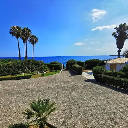 Arenile: Beachfront Oasis With Private Sea Access Villa Fontane Bianche