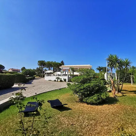 Arenile: Beachfront Oasis With Private Sea Access *