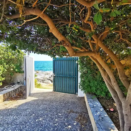 Villa Arenile: Beachfront Oasis With Private Sea Access *