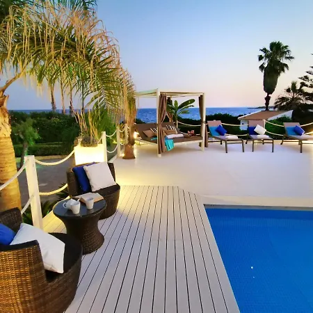 Villa Arenile: Beachfront Oasis With Private Sea Access