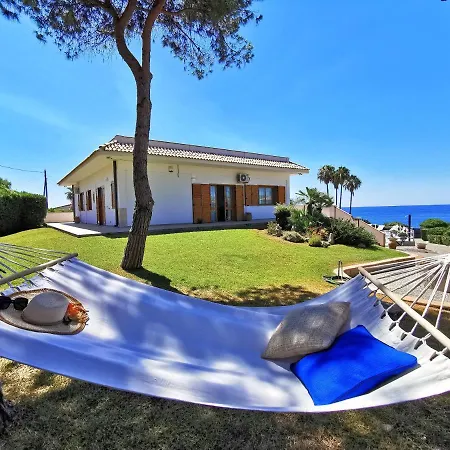 Villa Arenile: Beachfront Oasis With Private Sea Access *