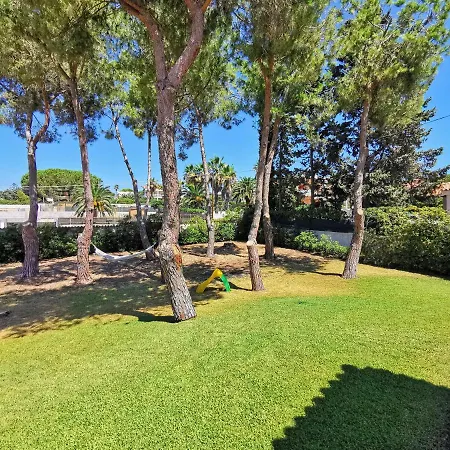 Arenile: Beachfront Oasis With Private Sea Access *