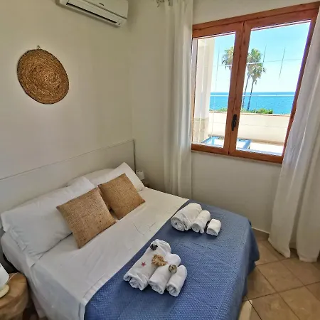 Arenile: Beachfront Oasis With Private Sea Access Villa Fontane Bianche