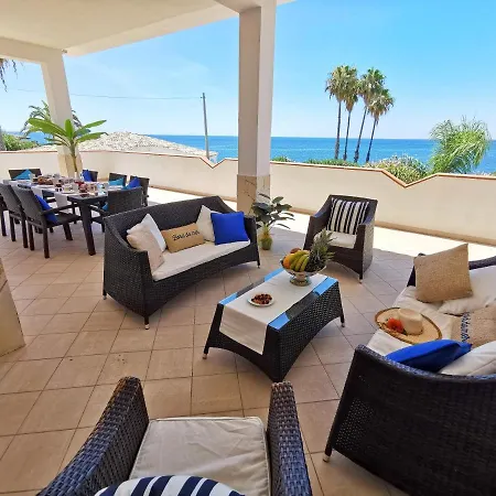 Arenile: Beachfront Oasis With Private Sea Access Villa Fontane Bianche
