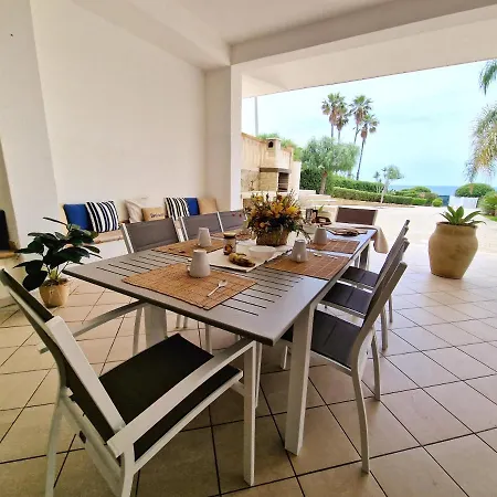 Arenile: Beachfront Oasis With Private Sea Access Villa Fontane Bianche