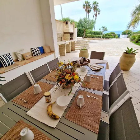 Arenile: Beachfront Oasis With Private Sea Access Villa Fontane Bianche