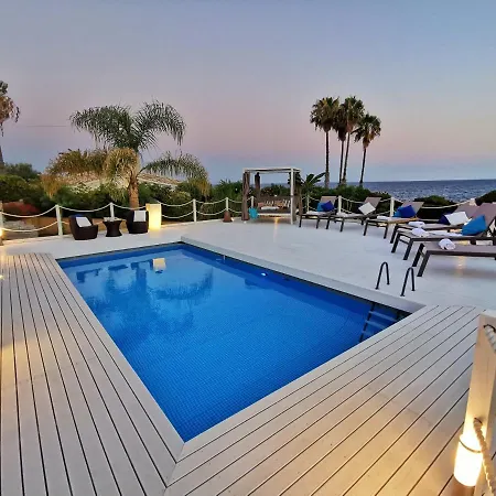 Villa Arenile - Seaside - Swimmingpool- Private Access To Sea - Waterfront - - Siracusa